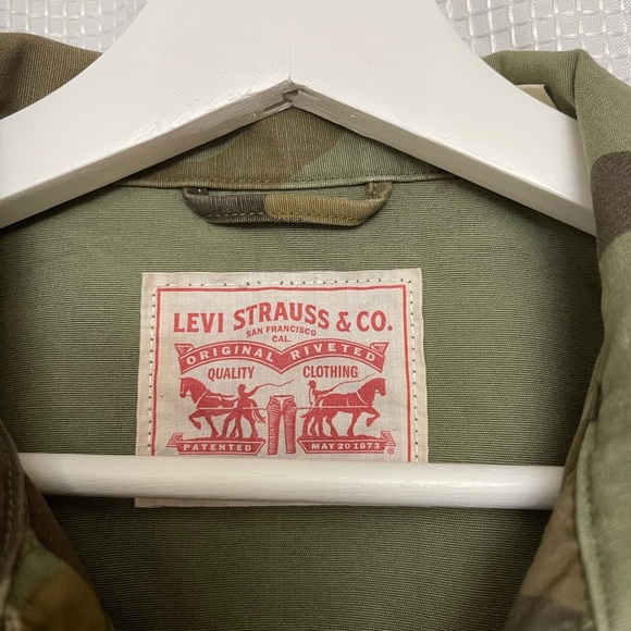 Levi’s camouflage jacket for women - Picture 2 of 4